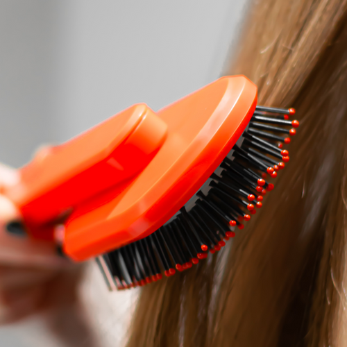 Kako preprečiti lomljenje las in pospešiti njihovo rast?