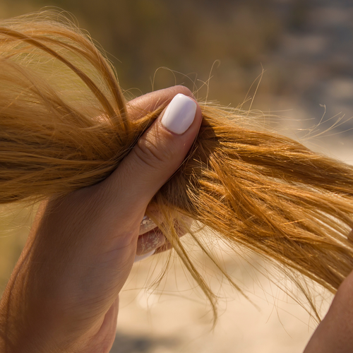 3 znaki, da vašim lasem primanjkuje vlage: Kako negovati suhe lase?