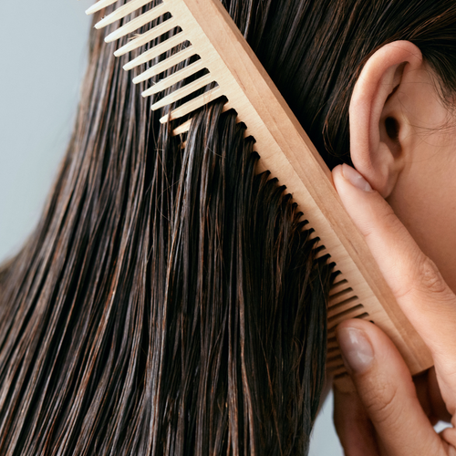 Excessive hair oiliness: Why it happens and what to do about it?