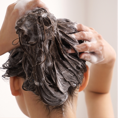 Kako pogosto si morate umivati ​​lase? Miti in dejstva